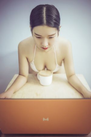 小孩跳舞